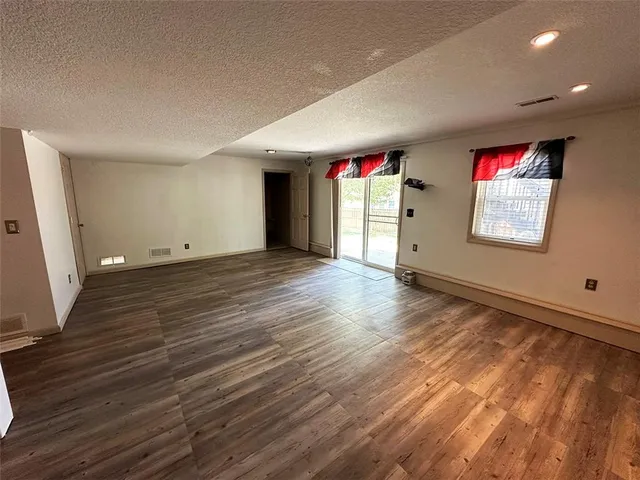 $389,900 | 1152 Southwest Pacific Circle, Lee's Summit, MO 64081