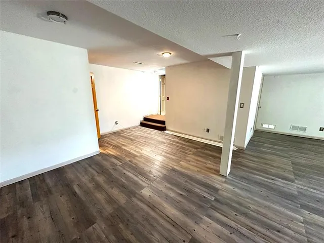 $389,900 | 1152 Southwest Pacific Circle, Lee's Summit, MO 64081