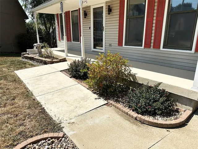 $389,900 | 1152 Southwest Pacific Circle, Lee's Summit, MO 64081