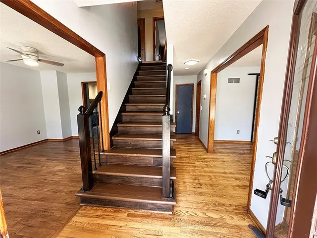 $389,900 | 1152 Southwest Pacific Circle, Lee's Summit, MO 64081