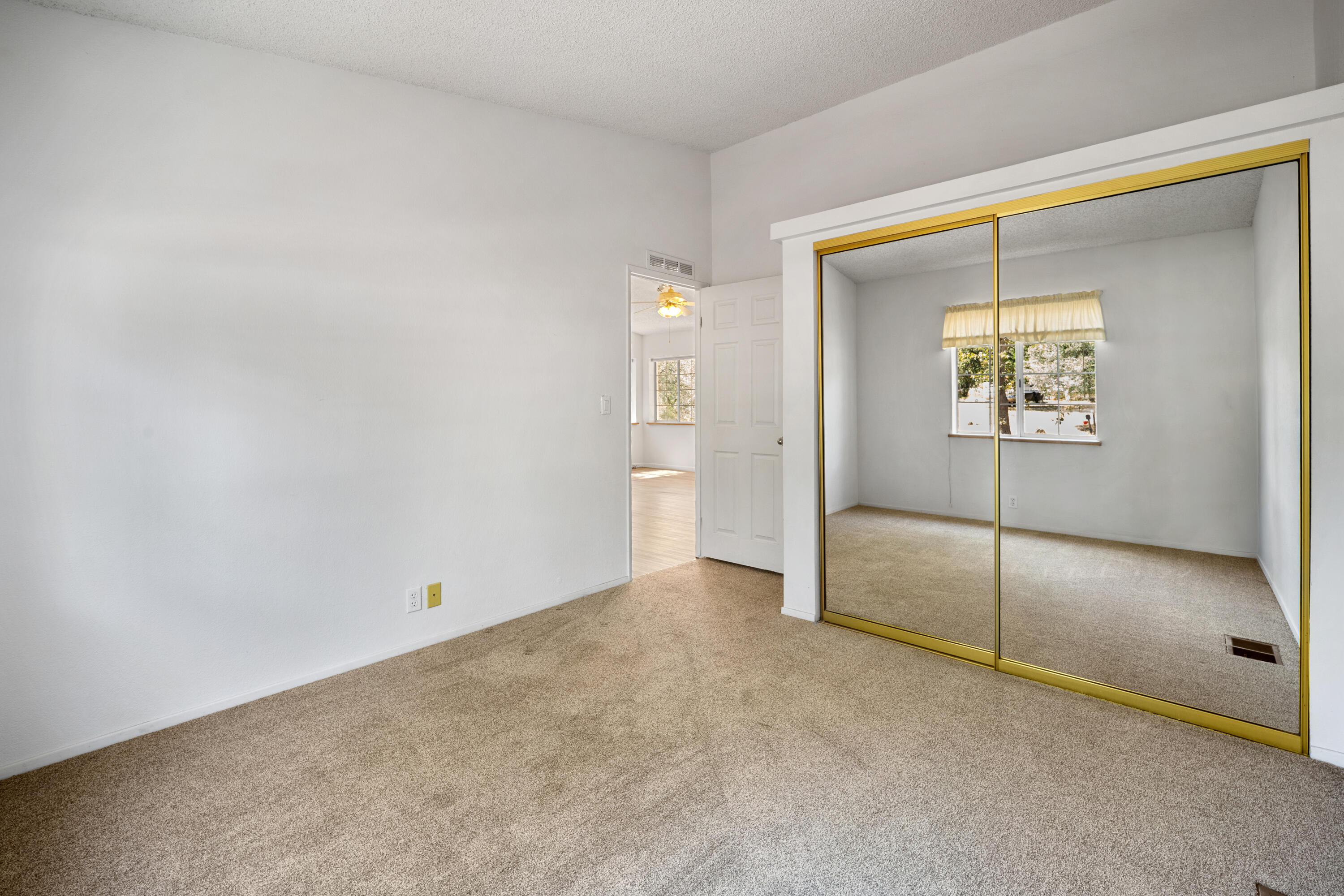 19331 Flintstone Road Redding, CA 96003 - Photo 18 of 18 Interior20