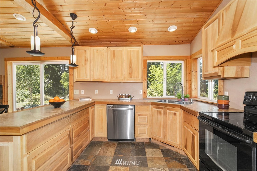 9871 Northeast Shorty Campbell Road Kingston, WA 98346 - Photo 16 of 30 Gallery Image 16
