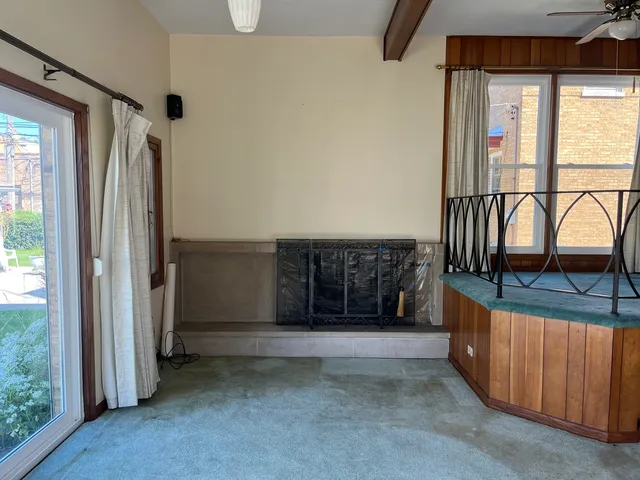 a view of entryway with a front door