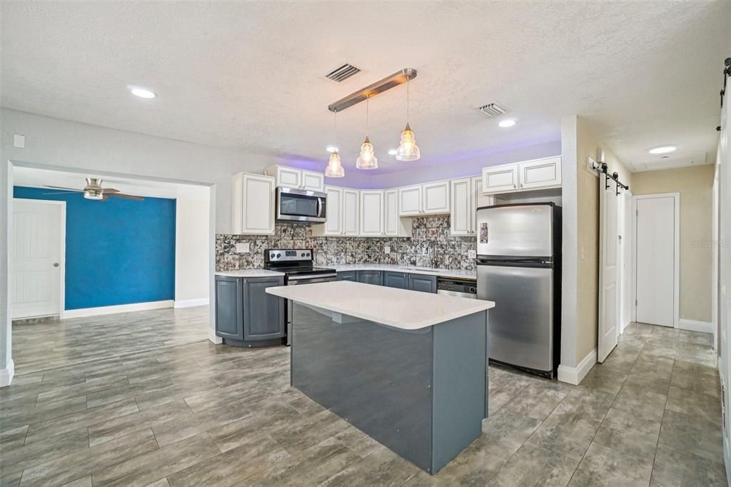 541 Firefly Lane Apollo Beach, FL 33572 - Photo 11 of 34