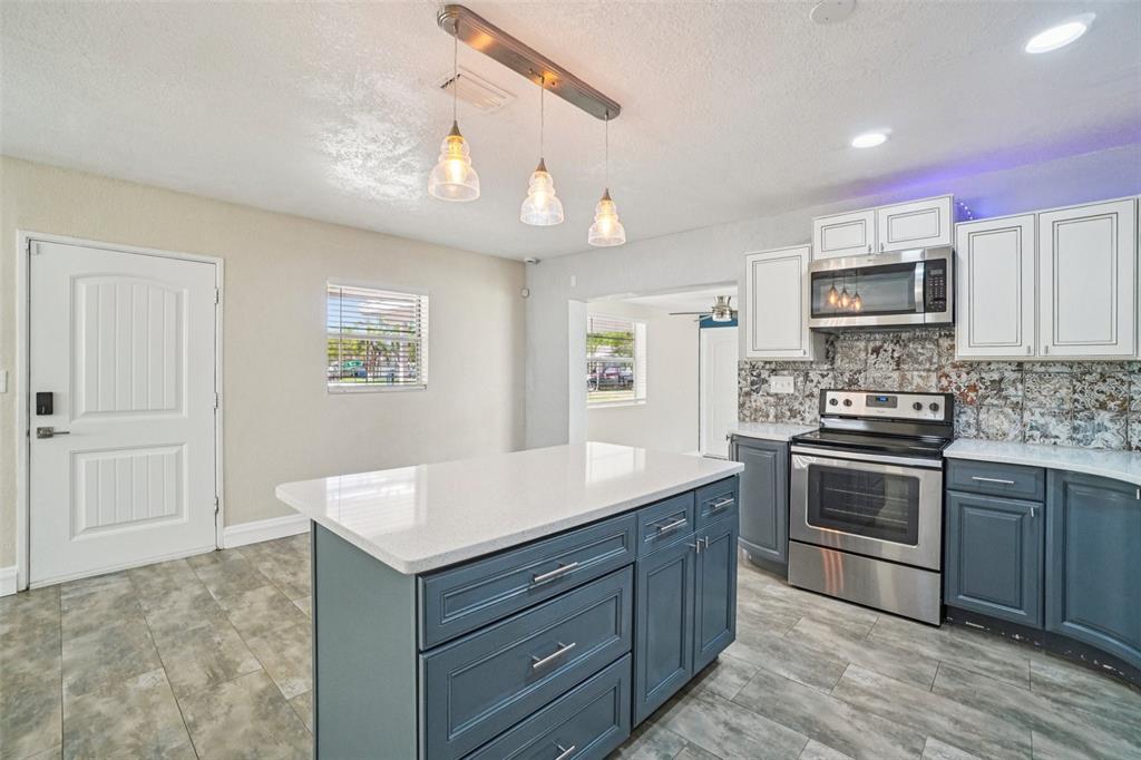 541 Firefly Lane Apollo Beach, FL 33572 - Photo 14 of 34