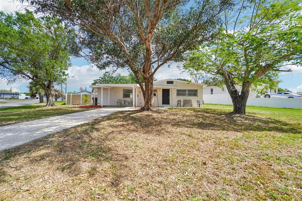 541 Firefly Lane Apollo Beach, FL 33572 - Photo 2 of 34