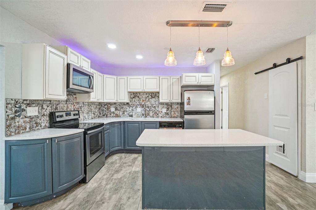 541 Firefly Lane Apollo Beach, FL 33572 - Photo 8 of 34