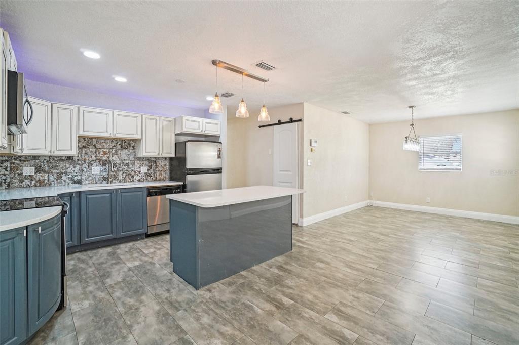 541 Firefly Lane Apollo Beach, FL 33572 - Photo 9 of 34