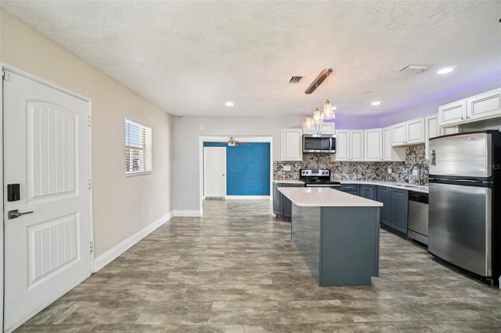 541 Firefly Lane Apollo Beach, FL 33572 - Photo 10 of 34