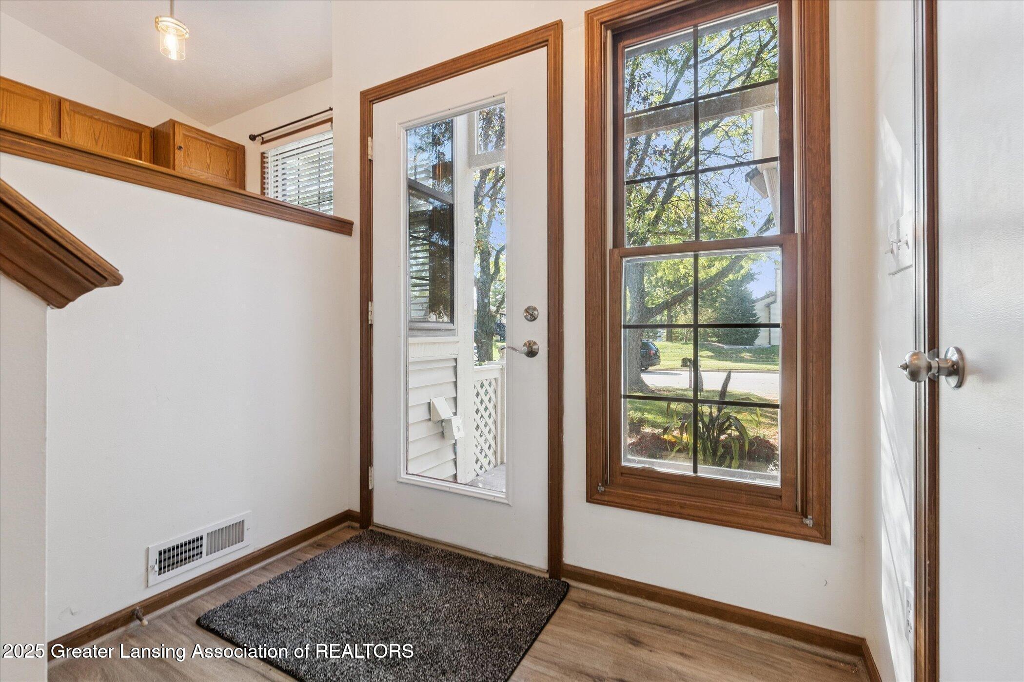6512 Spring Tree Lane, Unit 14 Lansing, MI 48917 - Photo 3 of 38 20250927114541316526000000-o