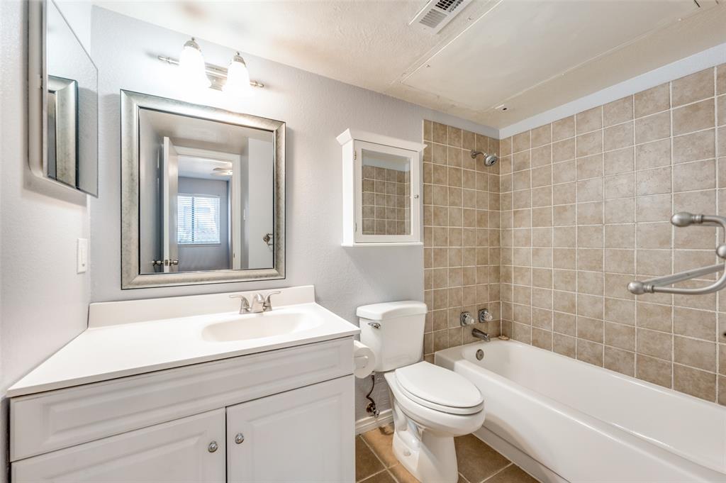 2240 Tarpley Road, Unit 32 Carrollton, TX 75006 - Photo 11 of 15 1st Floor Bath