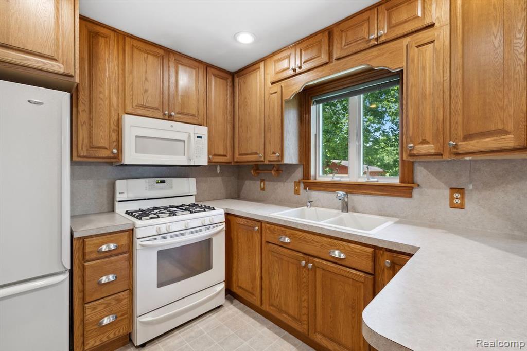 8622 South Byron Road Gaines, MI 48436 - Photo 9 of 27