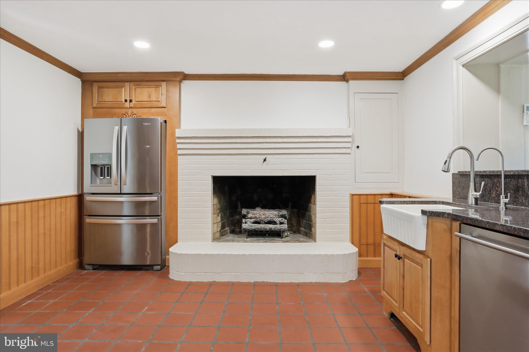 8805 Reichard Road Fairplay, MD 21733 - Photo 37 of 73 Kitchen with Granite countertops