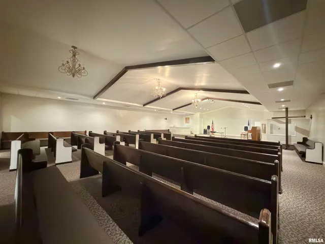 $375,000 | 907 Highway 14, Carmi, IL 62821