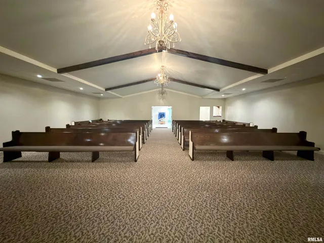 $375,000 | 907 Highway 14, Carmi, IL 62821