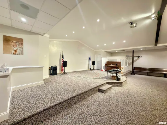 $375,000 | 907 Highway 14, Carmi, IL 62821