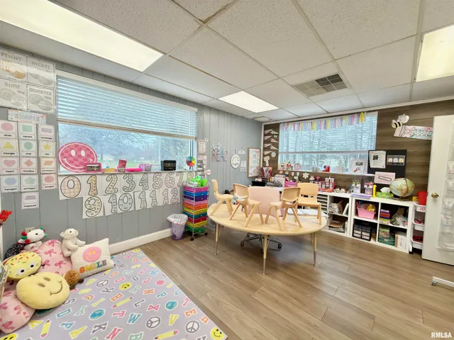 $375,000 | 907 Highway 14, Carmi, IL 62821