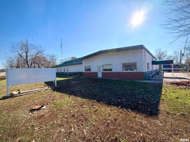 $375,000 | 907 Highway 14, Carmi, IL 62821