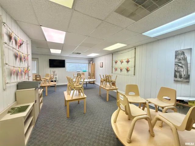 $375,000 | 907 Highway 14, Carmi, IL 62821