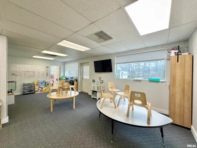 $375,000 | 907 Highway 14, Carmi, IL 62821