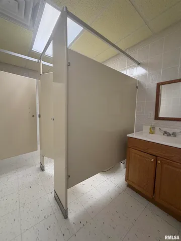 $375,000 | 907 Highway 14, Carmi, IL 62821