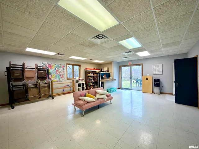 $375,000 | 907 Highway 14, Carmi, IL 62821