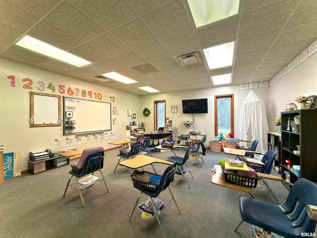 $375,000 | 907 Highway 14, Carmi, IL 62821