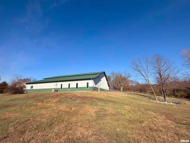 $375,000 | 907 Highway 14, Carmi, IL 62821