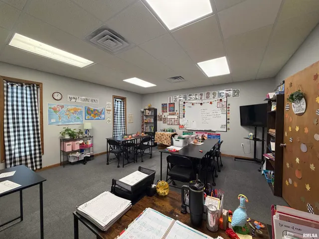 $375,000 | 907 Highway 14, Carmi, IL 62821