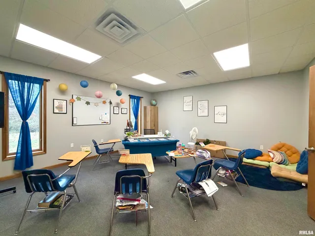 $375,000 | 907 Highway 14, Carmi, IL 62821