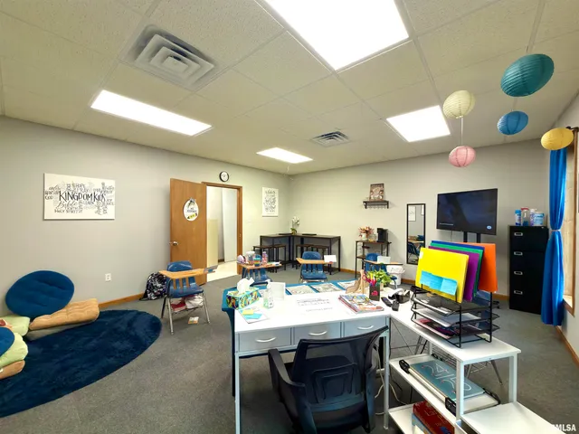 $375,000 | 907 Highway 14, Carmi, IL 62821