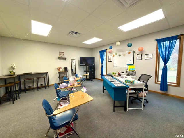 $375,000 | 907 Highway 14, Carmi, IL 62821