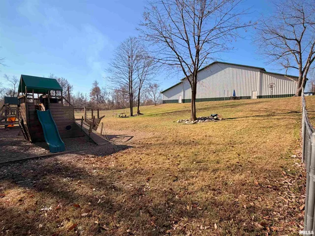 $375,000 | 907 Highway 14, Carmi, IL 62821