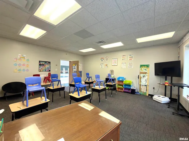 $375,000 | 907 Highway 14, Carmi, IL 62821