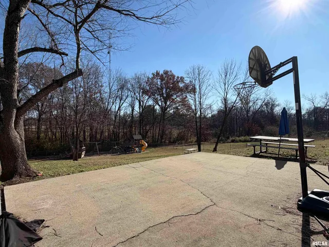 $375,000 | 907 Highway 14, Carmi, IL 62821