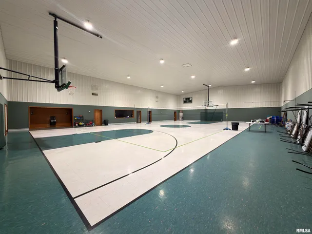 $375,000 | 907 Highway 14, Carmi, IL 62821