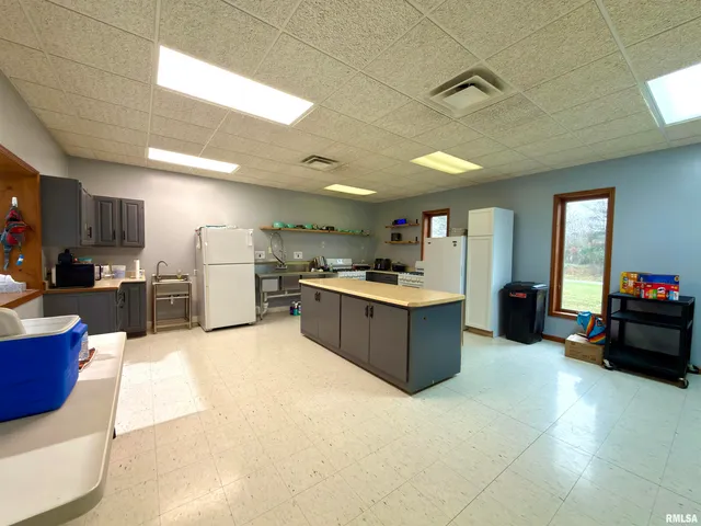 $375,000 | 907 Highway 14, Carmi, IL 62821