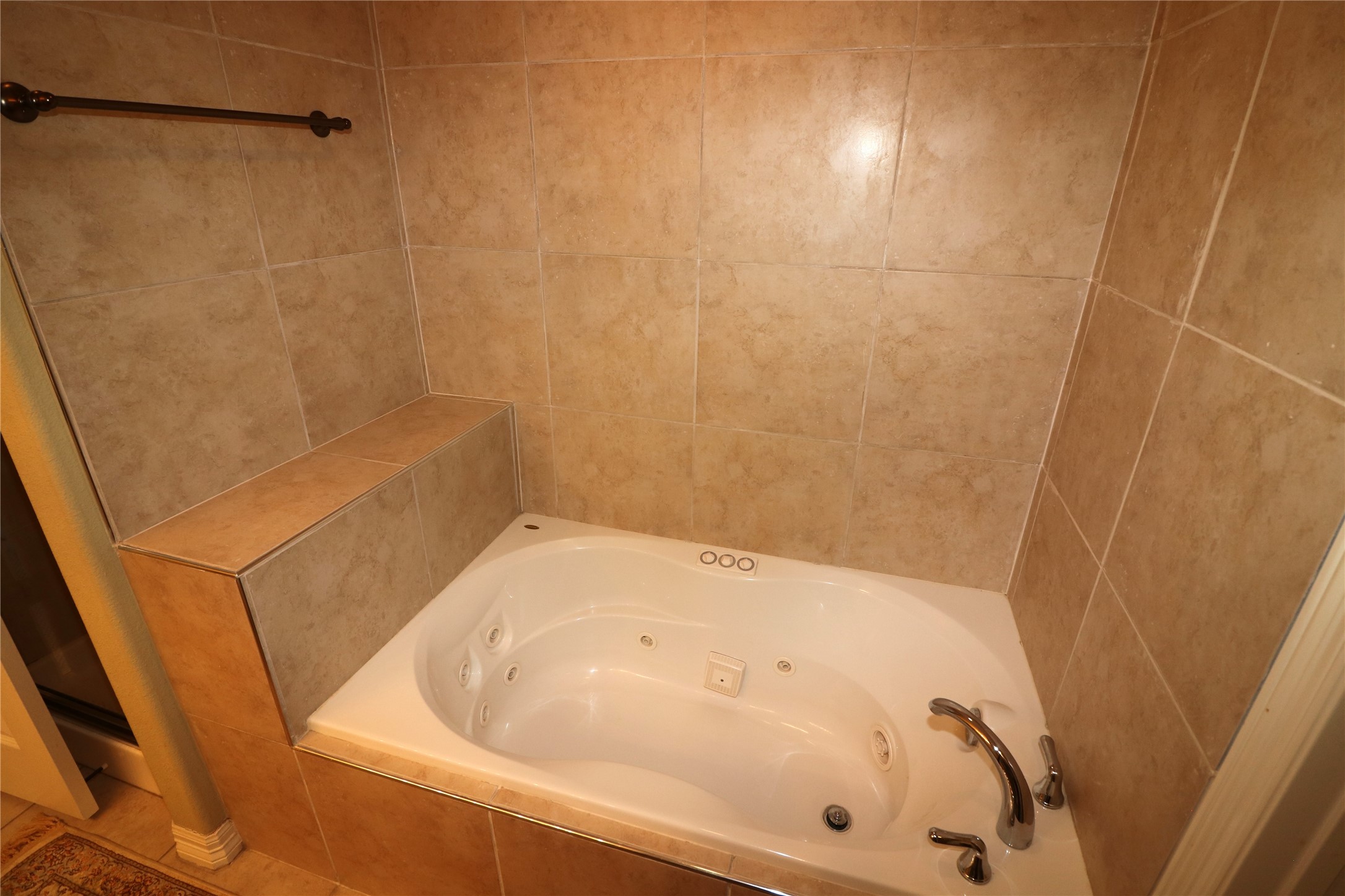 17 Regency Point Conroe, TX 77356 - Photo 19 of 38 Primary jetted tub