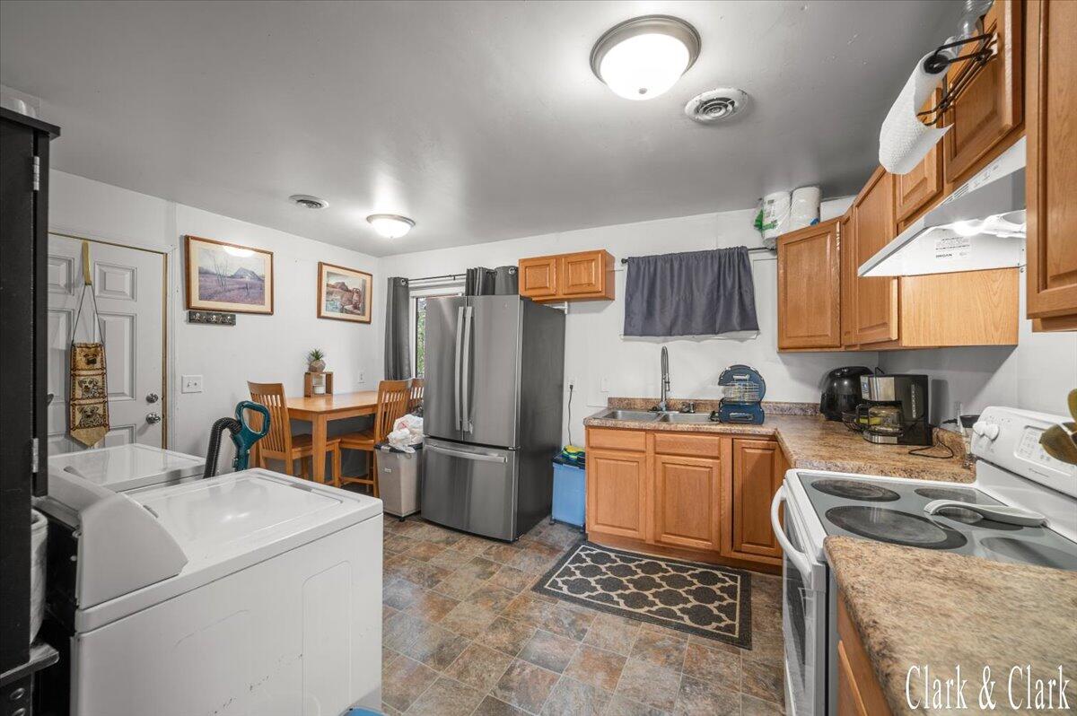 6037 Hughes Road Lansing, MI 48911 - Photo 5 of 16 09-DSC_7038