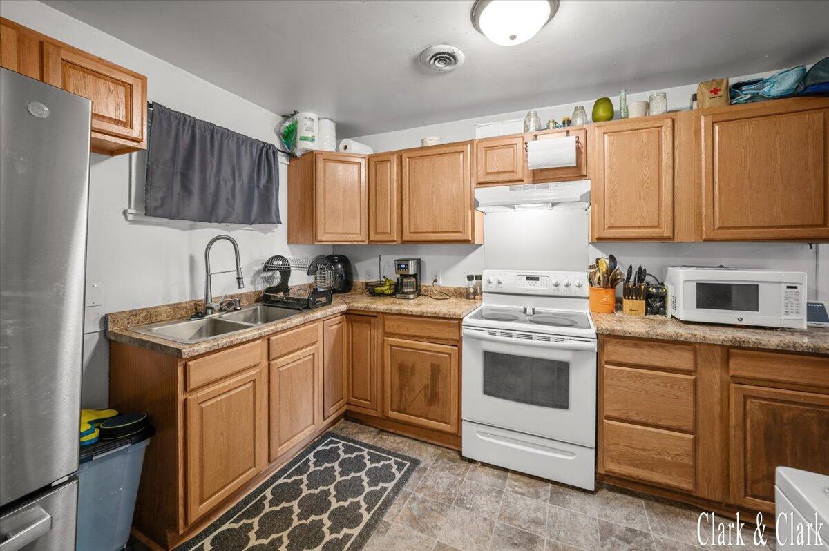 6037 Hughes Road Lansing, MI 48911 - Photo 6 of 16 10-DSC_7039