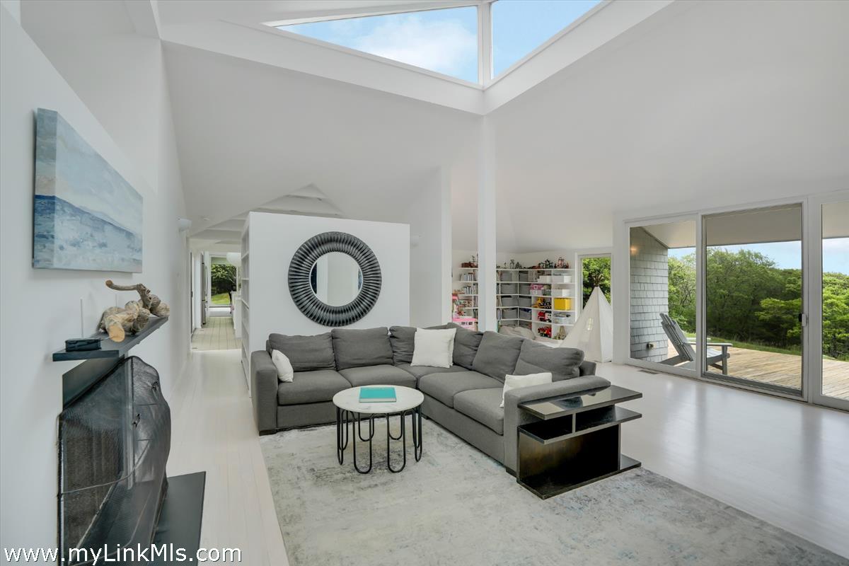 44 Cencelle Chilmark, MA 02535 - Photo 15 of 51