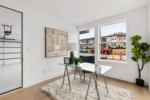 $3,250 | 604 North Ewing Avenue, Unit 103, Dallas, TX 75203