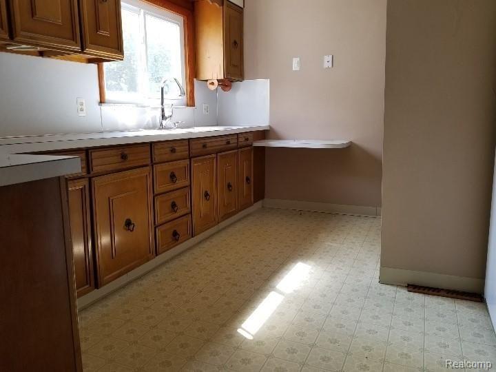 1431 Belsay Road Burton, MI 48509 - Photo 18 of 27
