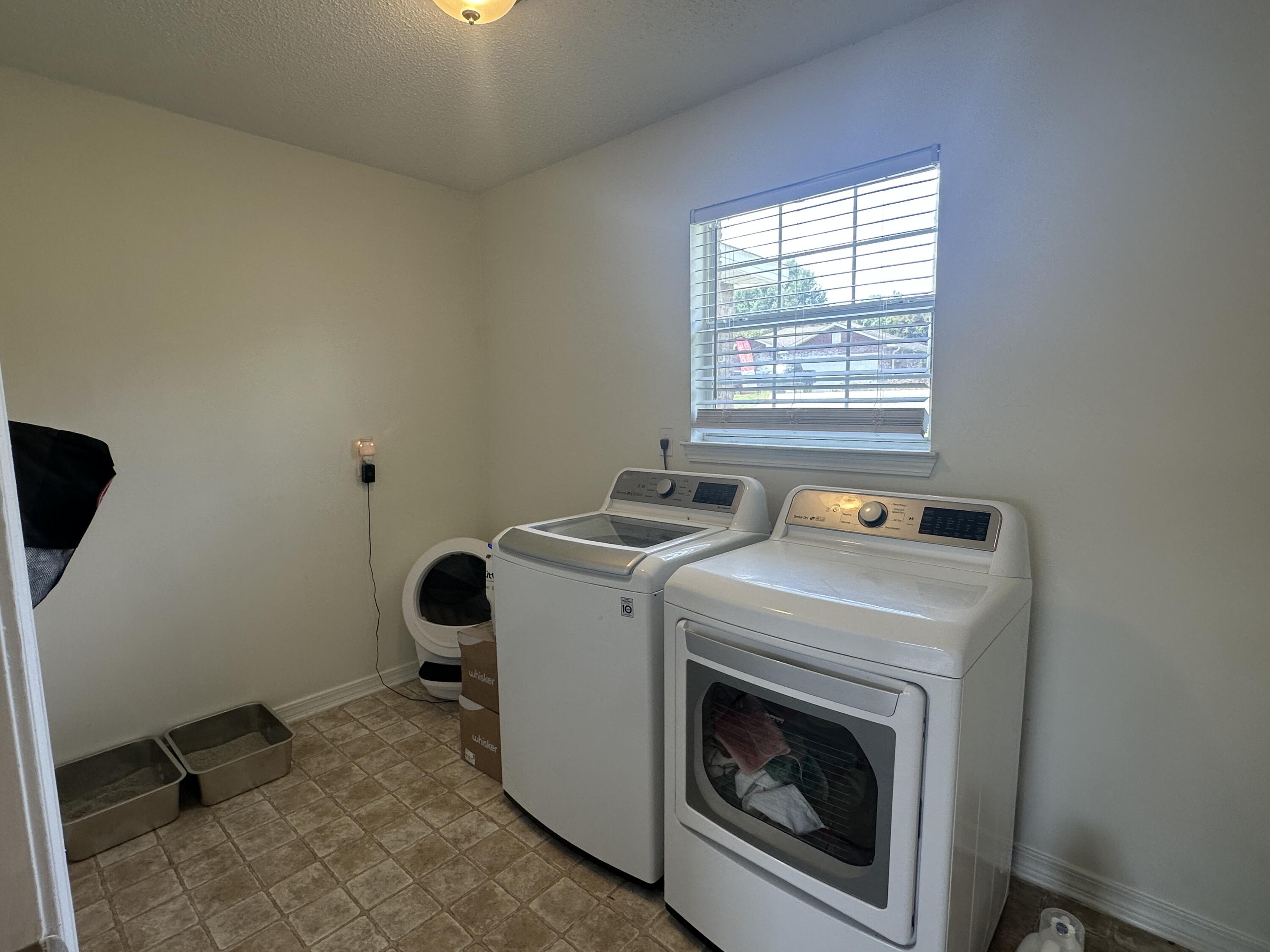 228 Trish Drive Crestview, FL 32536 - Photo 19 of 34 a utility room with dryer and washer