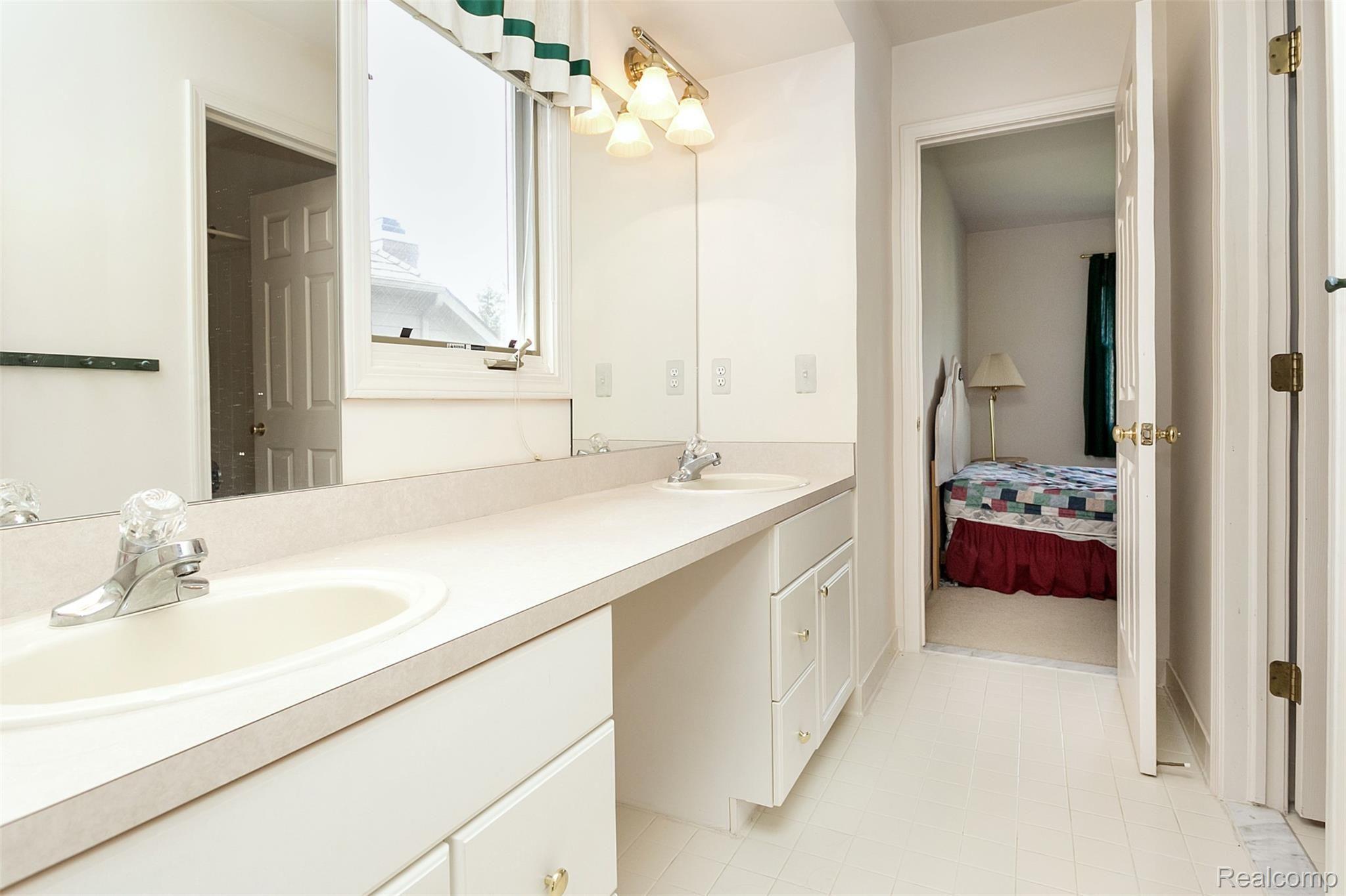 2068 Mapleridge Road Rochester, MI 48309 - Photo 20 of 38 Mapleridge-20.jpg