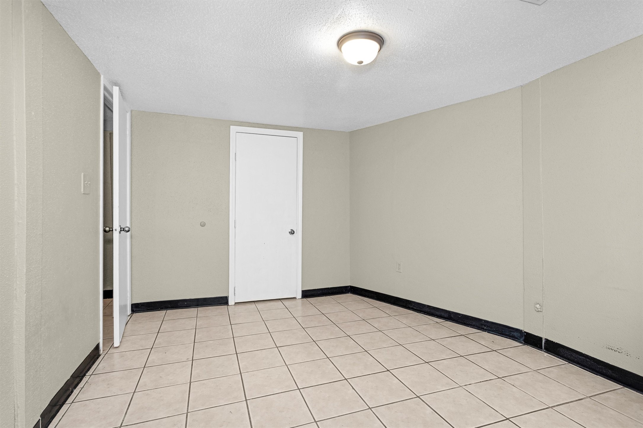 11031 Highway 150 Shepherd, TX 77371 - Photo 15 of 32 a view of an empty room