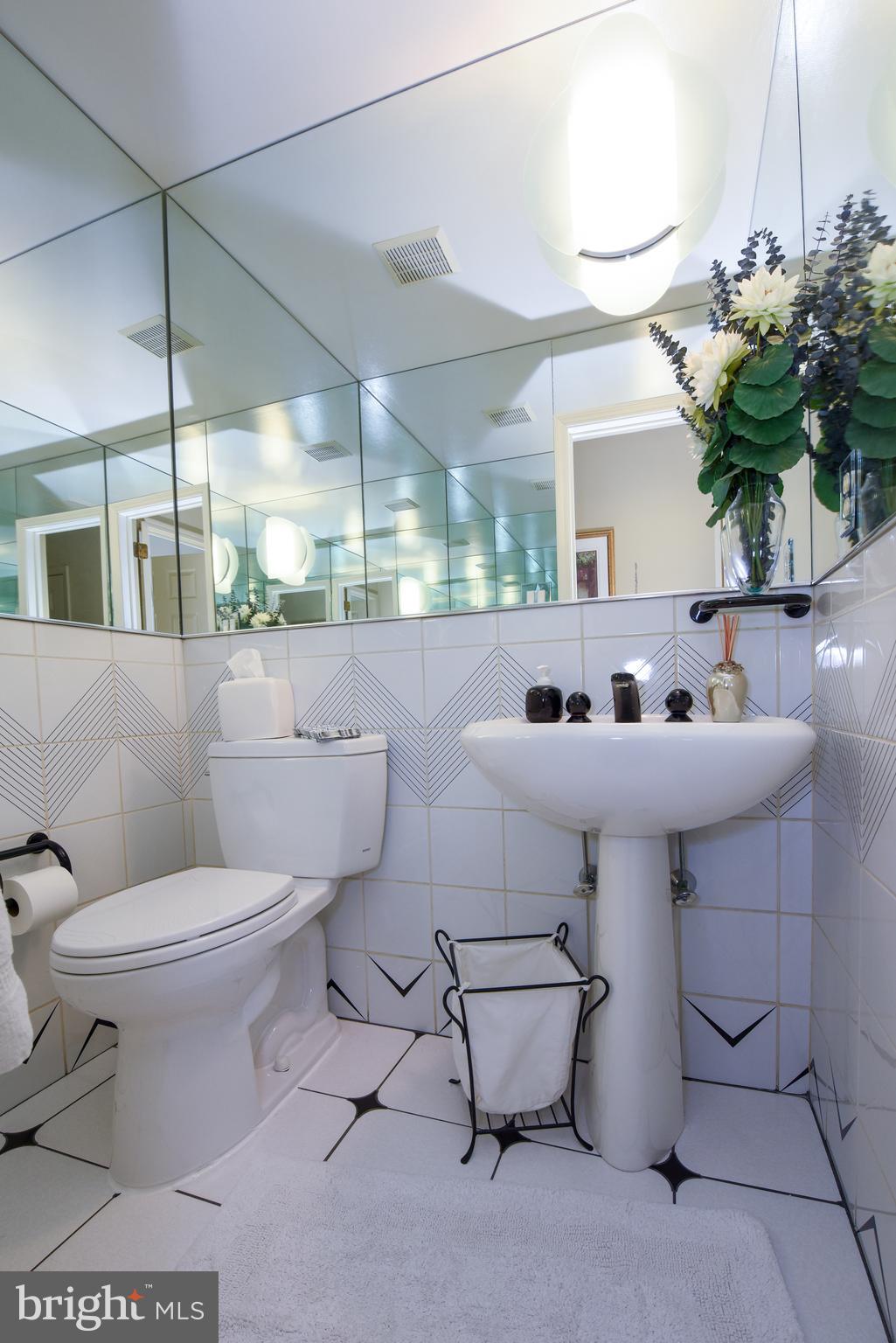 1746 Melmar Road Huntingdon Valley, PA 19006 - Photo 22 of 52 Powder Room