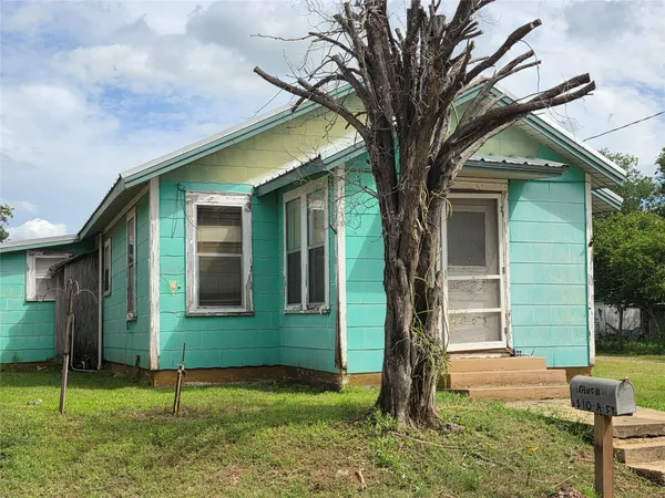 $120,000 | 1510 A Street, Floresville, TX 78114