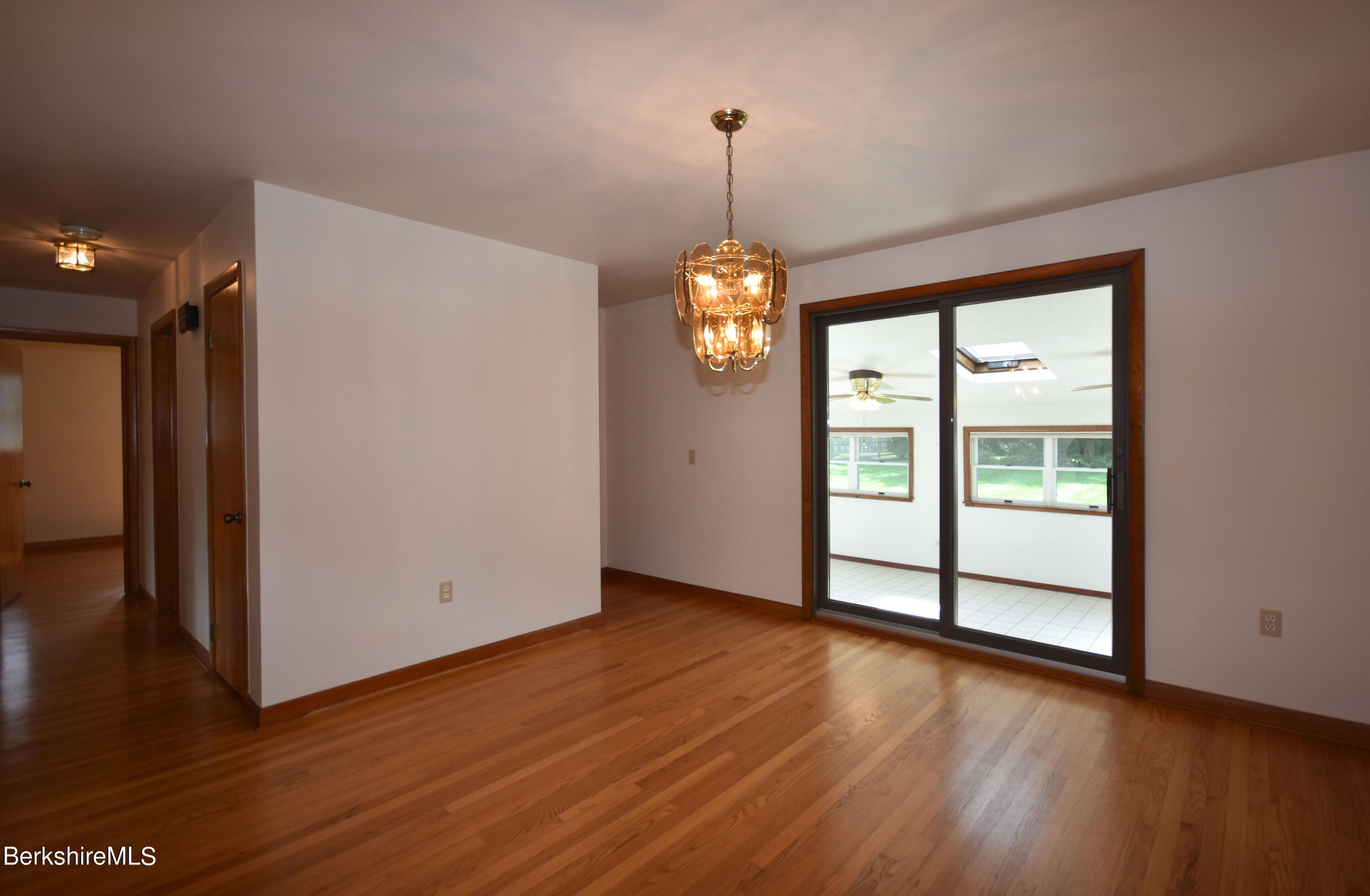 41 Oak Hill Road Pittsfield, MA 01201 - Photo 14 of 45 Dining Room