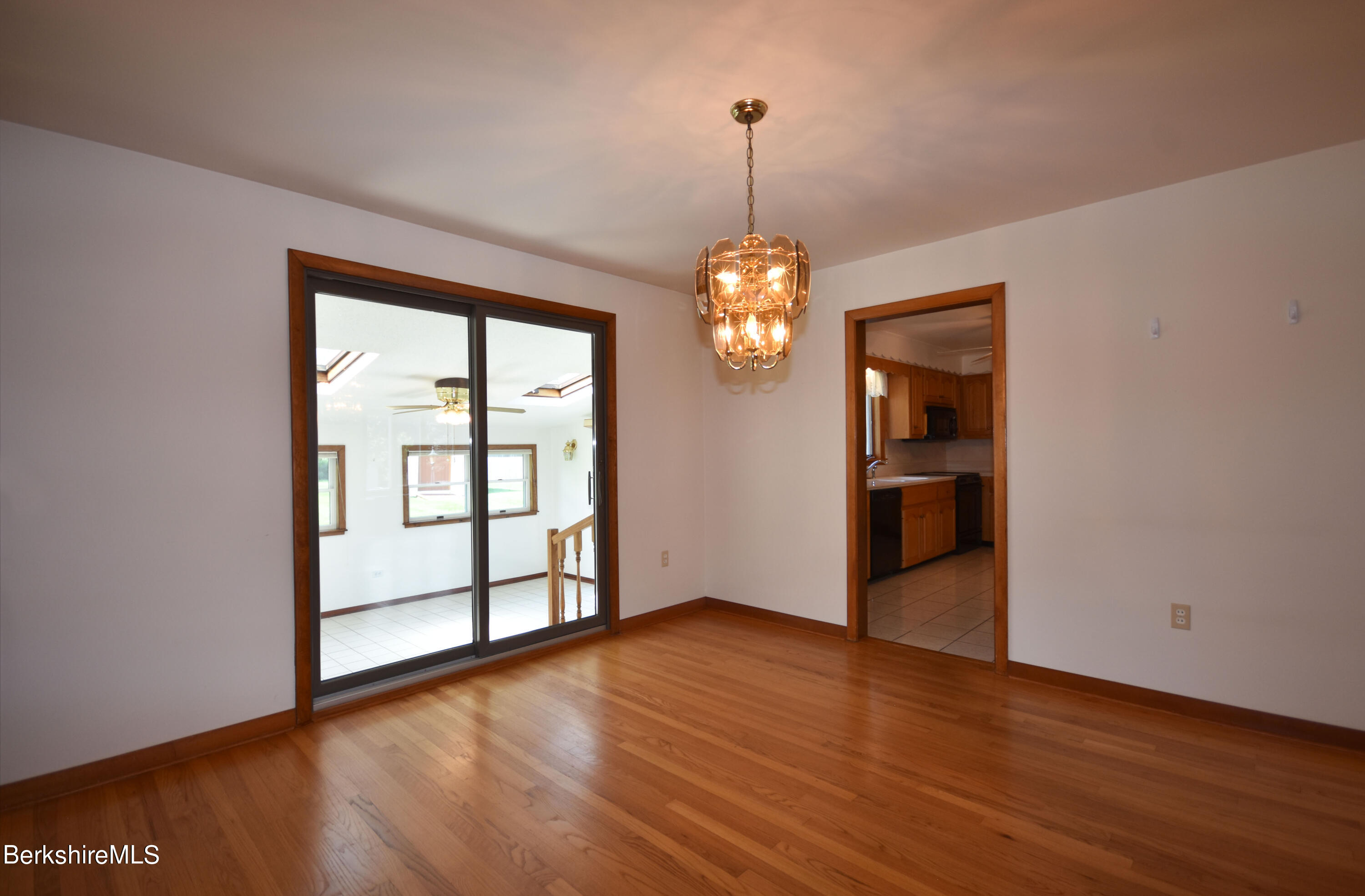 41 Oak Hill Road Pittsfield, MA 01201 - Photo 15 of 45 Dining Room